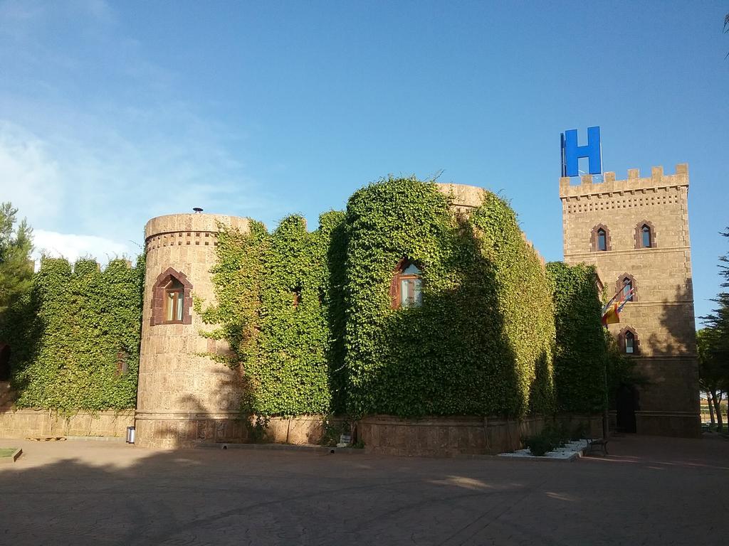 Hotel Vinedos Y Bodegas El Castillo Villarrobledo Exterior photo