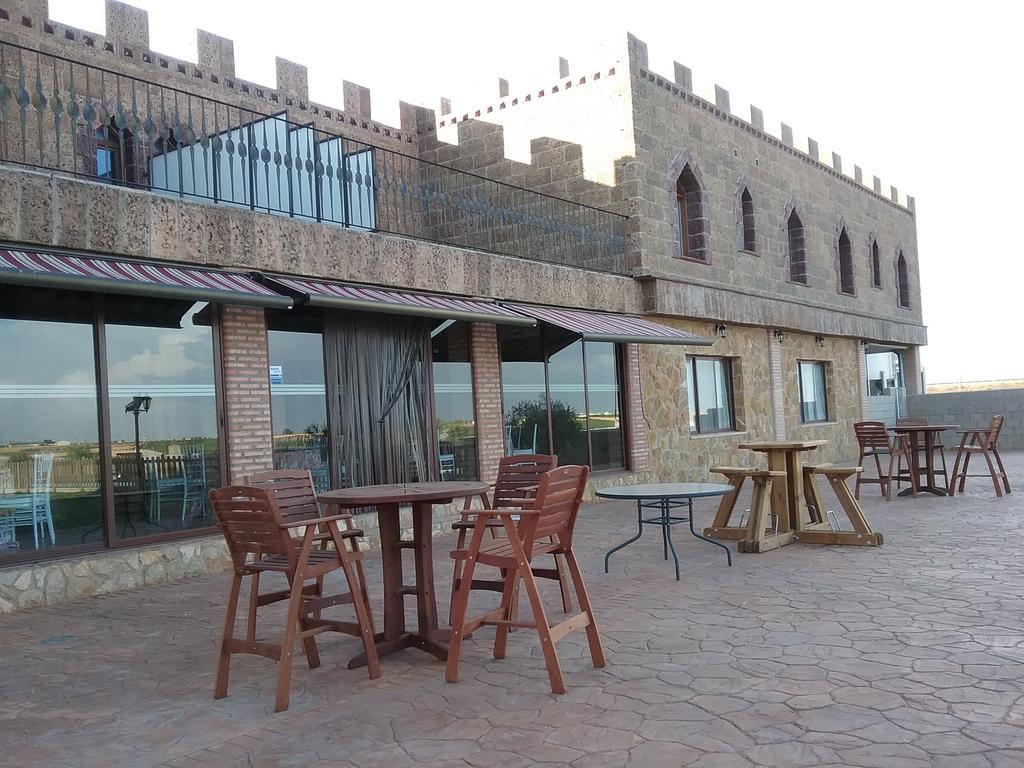 Hotel Vinedos Y Bodegas El Castillo Villarrobledo Exterior photo