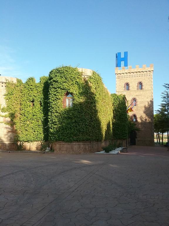 Hotel Vinedos Y Bodegas El Castillo Villarrobledo Exterior photo