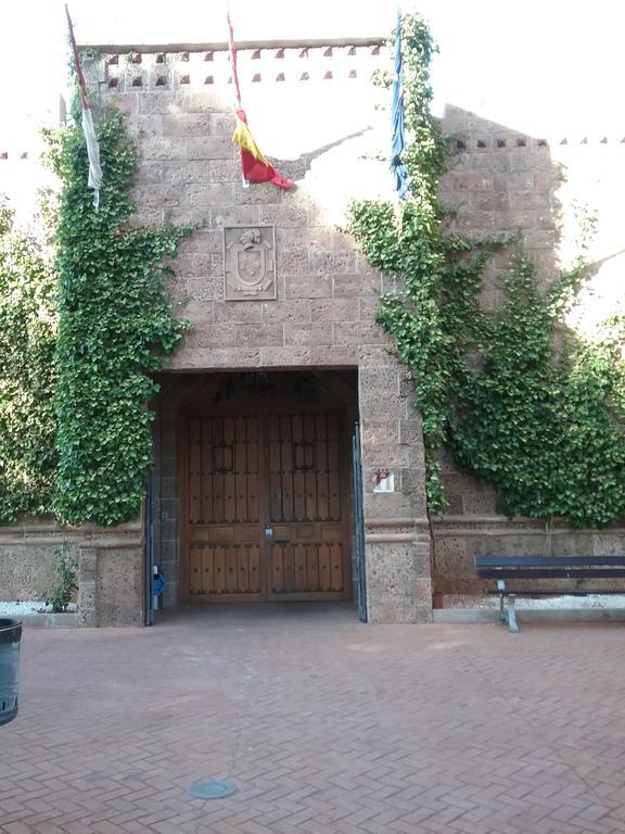 Hotel Vinedos Y Bodegas El Castillo Villarrobledo Exterior photo