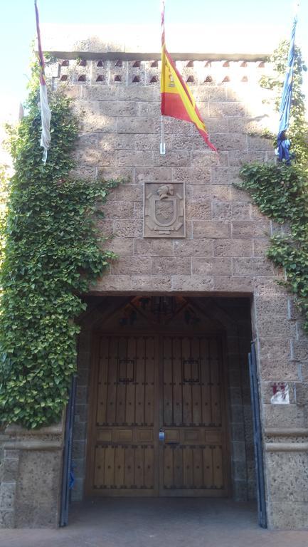 Hotel Vinedos Y Bodegas El Castillo Villarrobledo Exterior photo